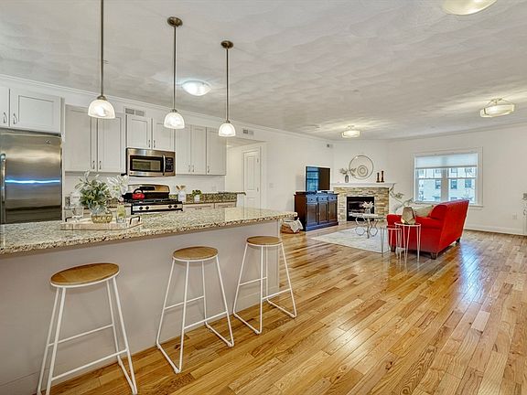 2nd image of 185 Essex St