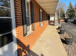 816 Clay St, Woodstock, IL 60098