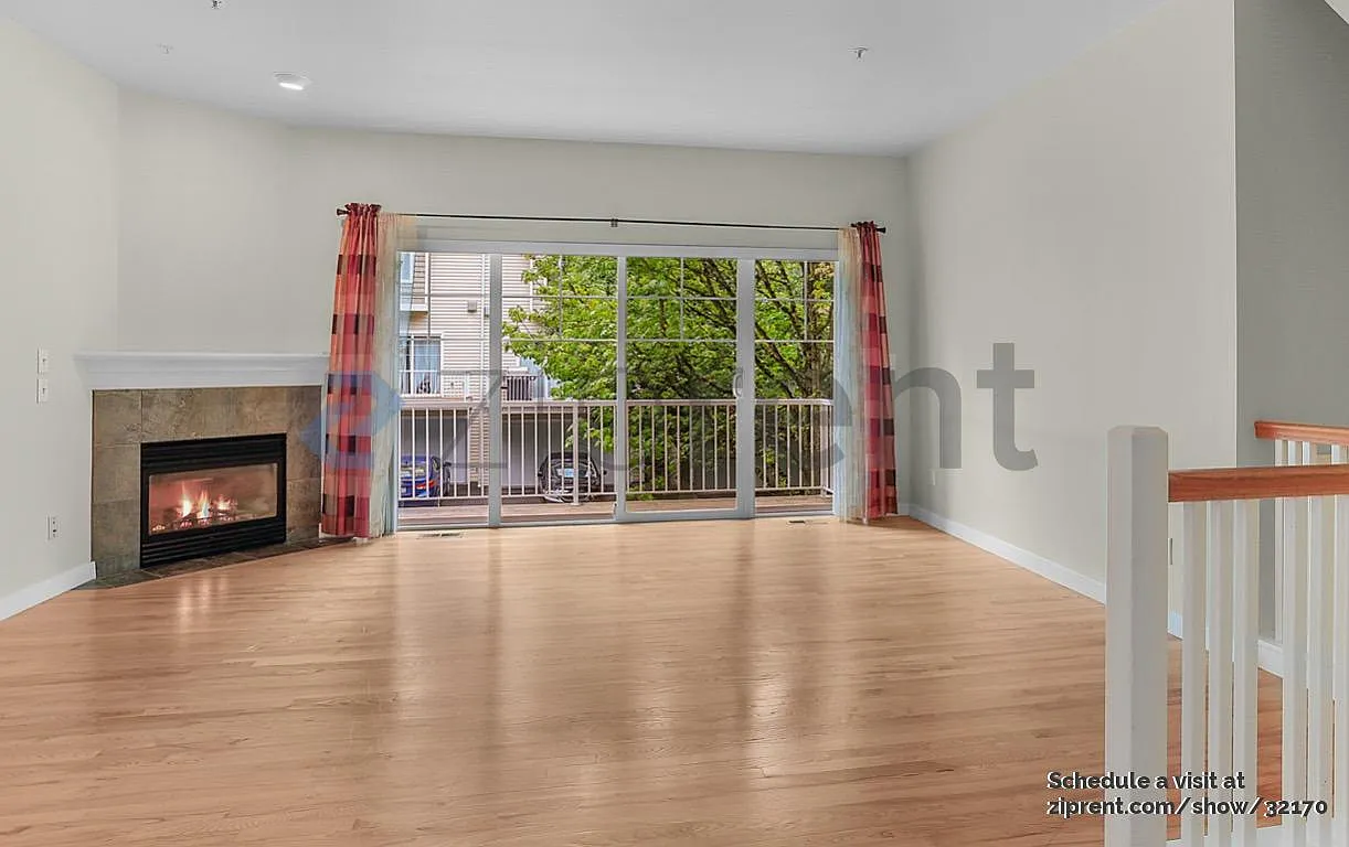 3 bed, 3.5 bath, 1482 sqft, $3,700 — Photo 2