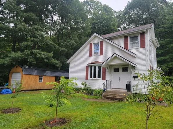 39 Shaw St, Palmer, MA 01069