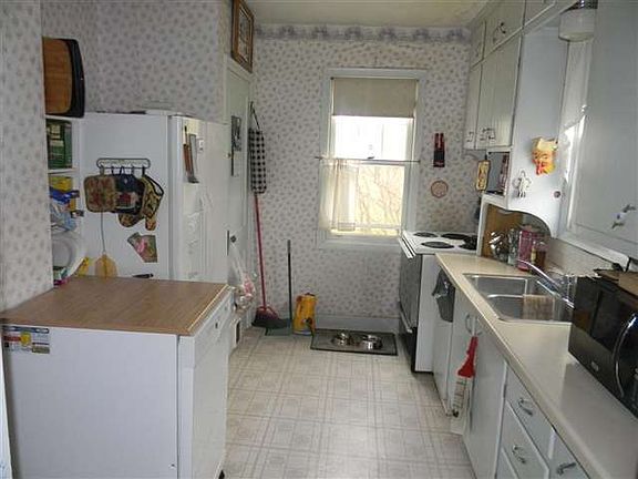 5th image of 519 E Broadway Ave