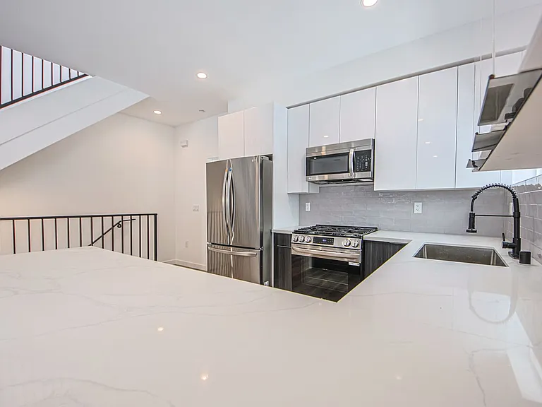 5233 Satsuma Ave — Photo 22