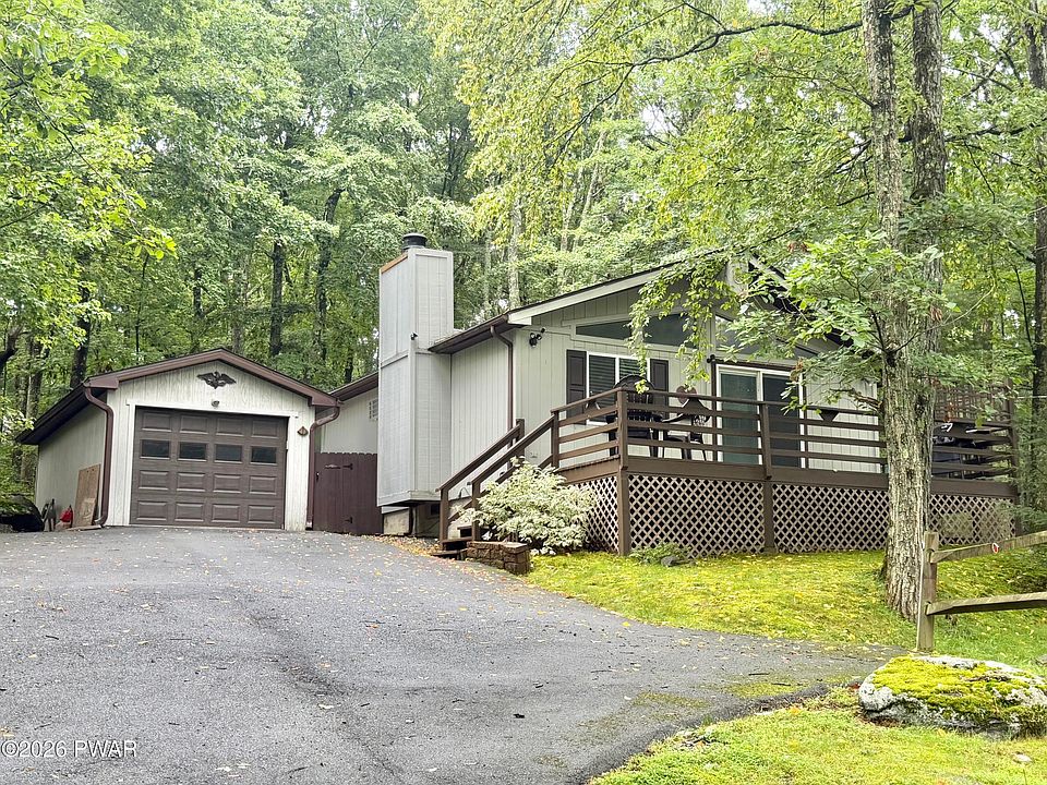 1st image of 215 Stirrup Ln