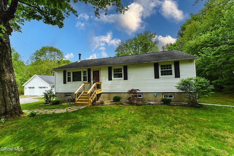 2nd image of 5764 Lake Road