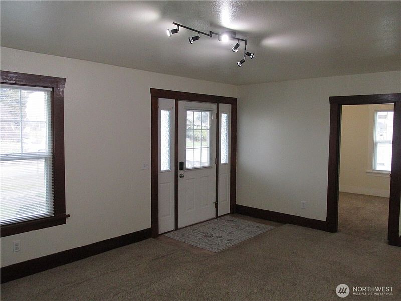 3rd image of 110 & 114 E Hazel Avenue