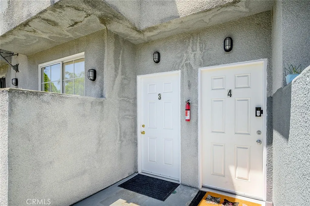 2 bed, 2.5 bath, 1150 sqft, $3,300 — Photo 3