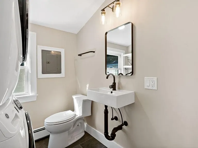 147 Evarts St — Photo 15