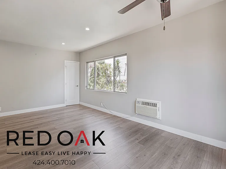 929 N Genesee Ave #6 — Photo 12