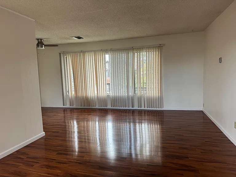 244 S El Molino Ave — Photo 45