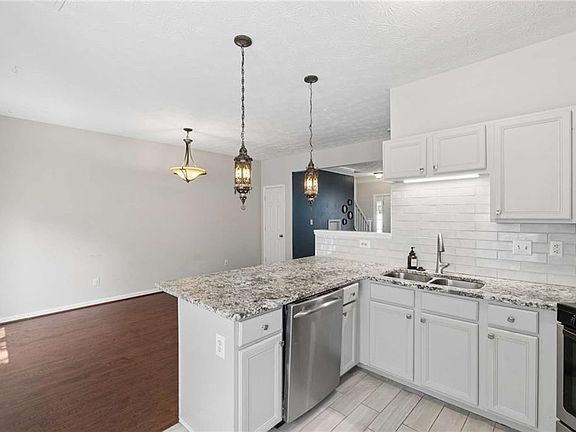 5th image of 2076 Pinnacle Pointe Dr
