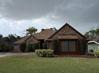 10484 Longwood Dr, Seminole, FL 33777