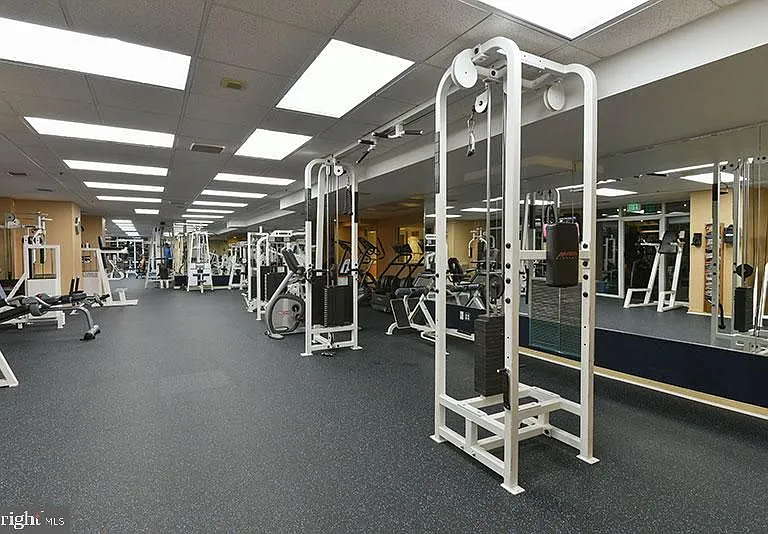 100 Harborview Dr #611 — Photo 36