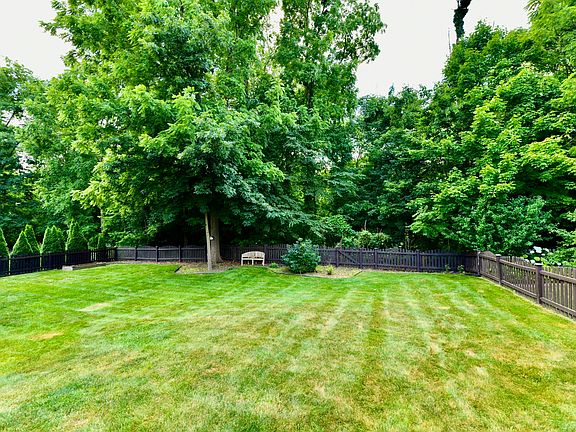 3rd image of 653 Featherstone Dr
