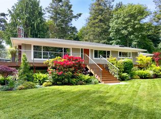 2879 Phyllis St, Saanich, BC V8N 1Y8