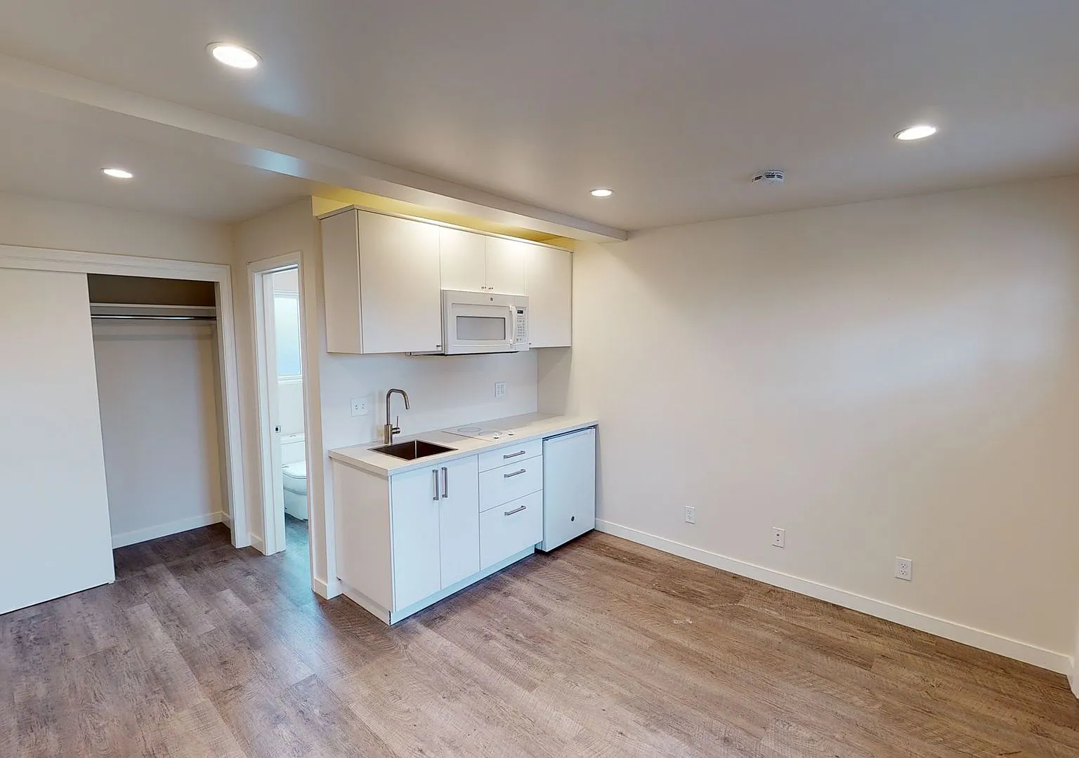 Updated Studio with Private Outdoor Space in Coronado! — Photo 1