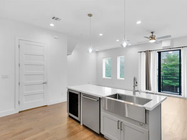 2450 N Garrett Ave #14, Dallas, TX 75206