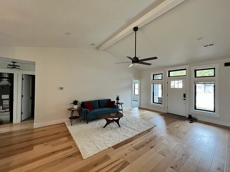 274 Vista Dr — Photo 3