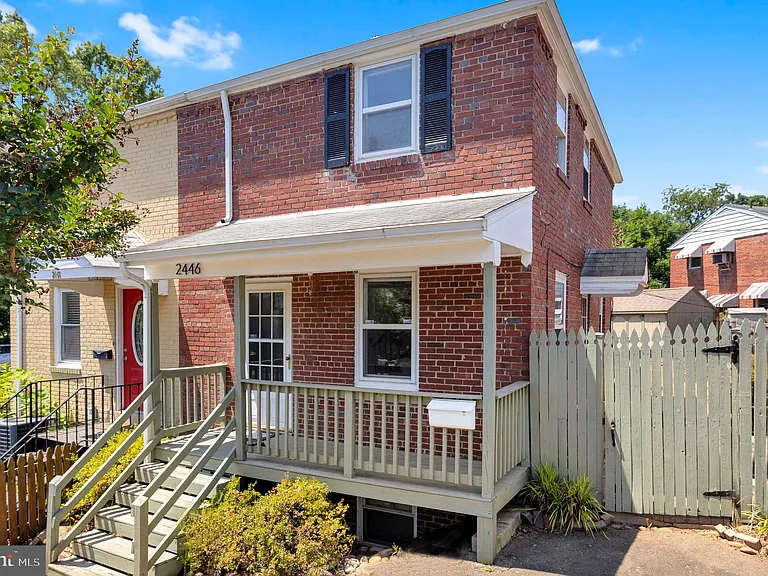 2446 S Nelson St — Photo 1
