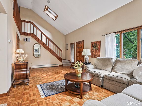 5th image of 459 Bayberry Drive
