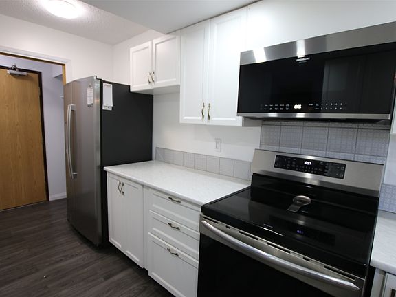 4th image of 185 Chamberlain Cres #113