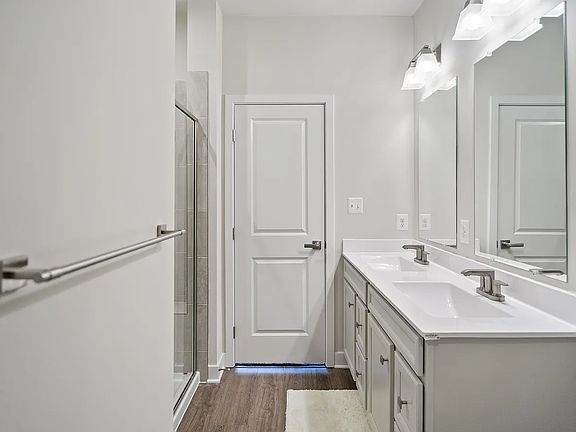2nd image of 837 Lennox St