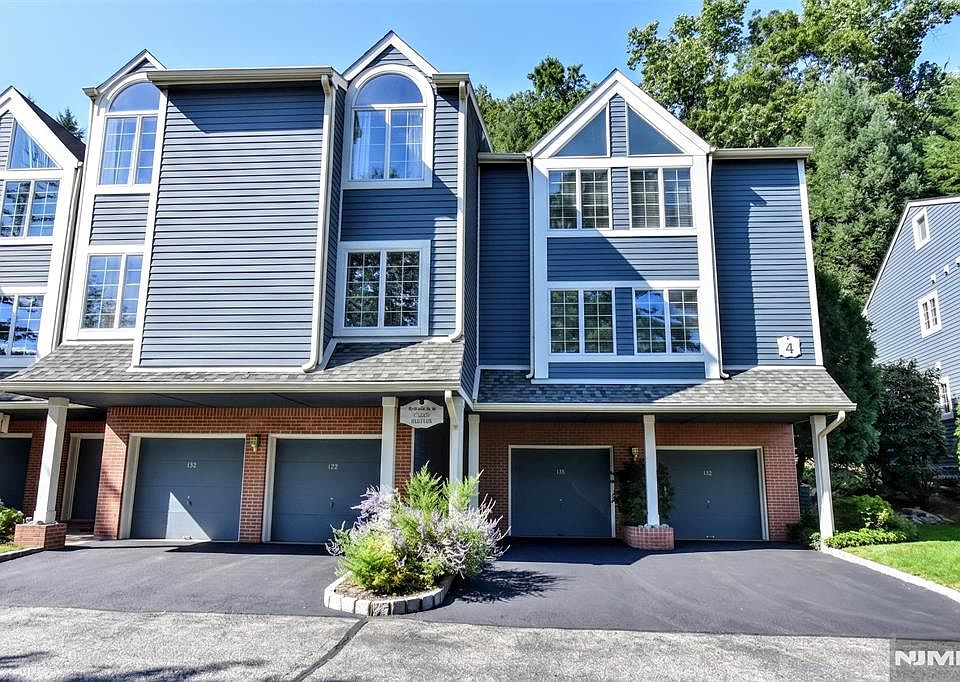 1st image of 133 Surrey Ct