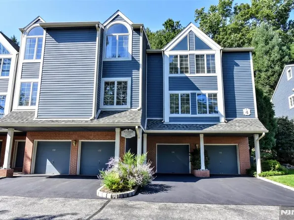 133 Surrey Ct, Ramsey, NJ 07446