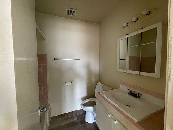 5th image of 700 N East End Ave #19