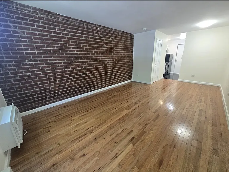 31-28 29th St #1G — Photo 2