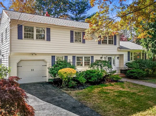 4 Dodge Rd, Marblehead, MA 01945