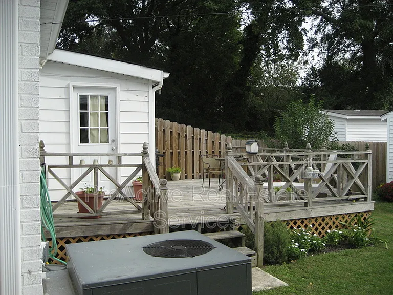 725B Carolina Ave — Photo 14