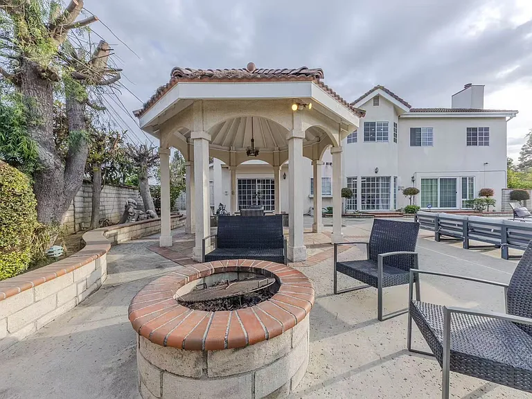 1209 Midwickhill Dr — Photo 35