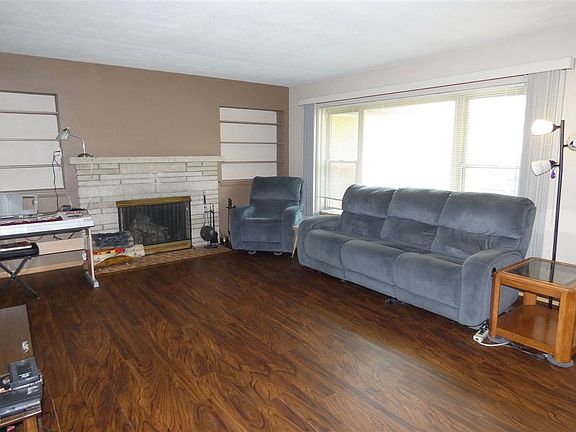 3rd image of 1703 W Latham Ln
