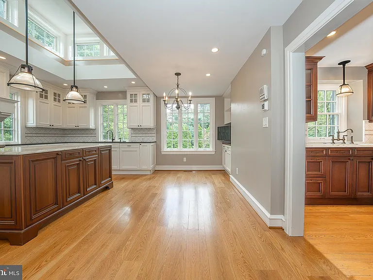 101 E Brookhaven Rd — Photo 33