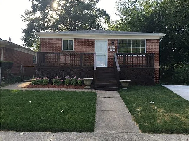 21367 Garden Ln photo 1