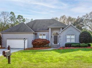 523 River Oaks Ln, Charlotte, NC 28226