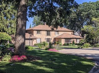 31 Cambridge Dr, Oak Brook, IL 60523
