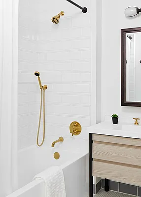 Rented by Aura Management | media 15