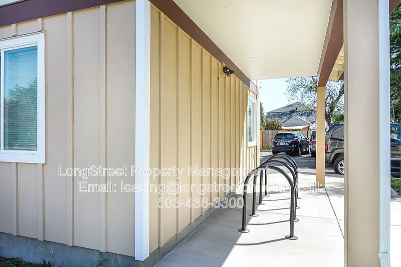 4 bed, 2.0 bath, 1797 sqft, $2,995 — Photo 3