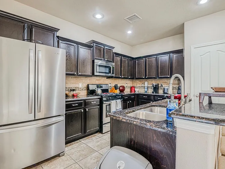 7413 Red Cedar Dr — Photo 4