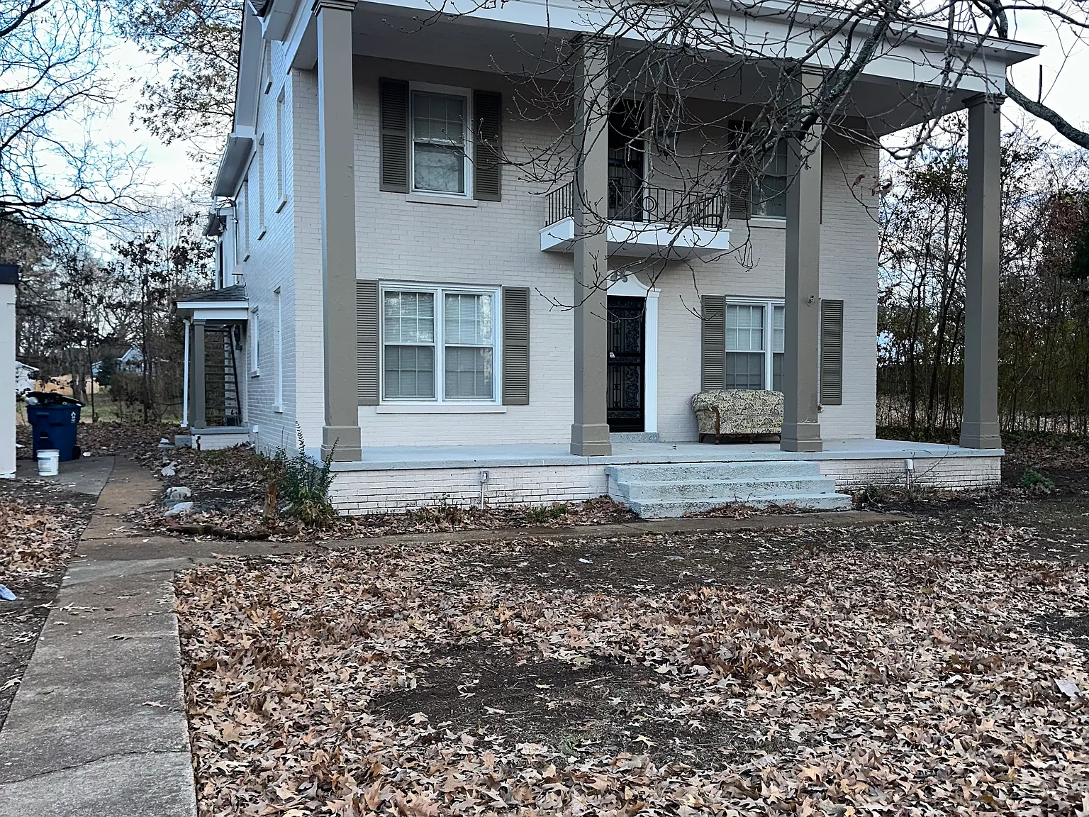 5 bed, 3000 sqft, $1,800 — Photo 1