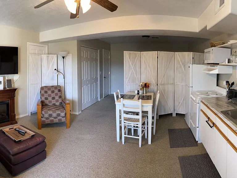 4575 E William Dr #B — Photo 3