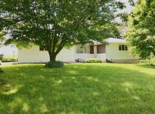 659 W McConnell Rd, Dakota, IL 61018