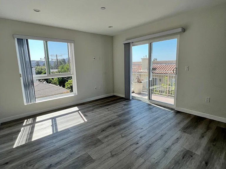2314 Montrose Ave #E — Photo 6