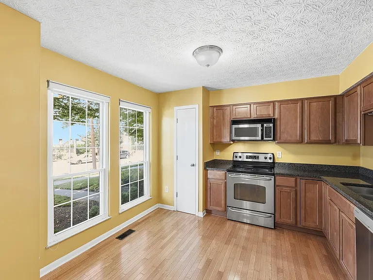 1238 Michigan Ave — Photo 11