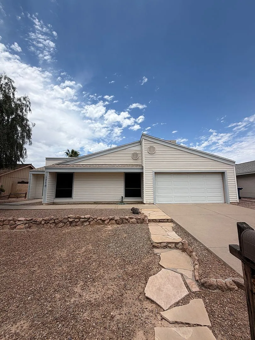 Spacious 3 Bed Tempe Home for Rent! — Photo 1