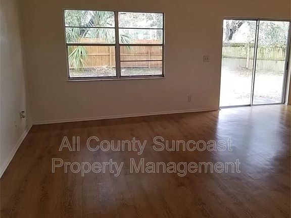 5th image of 3395 Carriage Dr