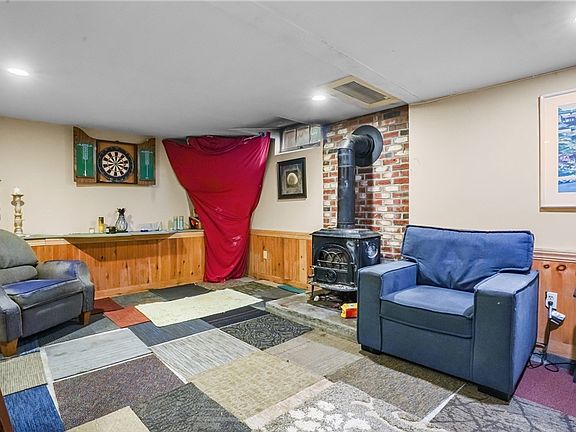 5th image of 207 Topsfield Rd