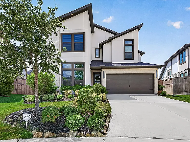 29746 Bur Creek Ln — Photo 1