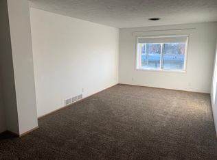 647 N Broad St APT 6, Fremont, NE 68025